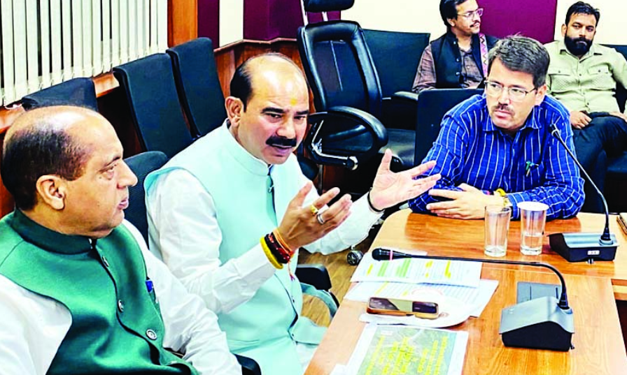कुल्लू में केंद्रीय मंत्री अजय टम्टा ने की आपदा राहत व पुनर्वास कार्यों की समीक्षा