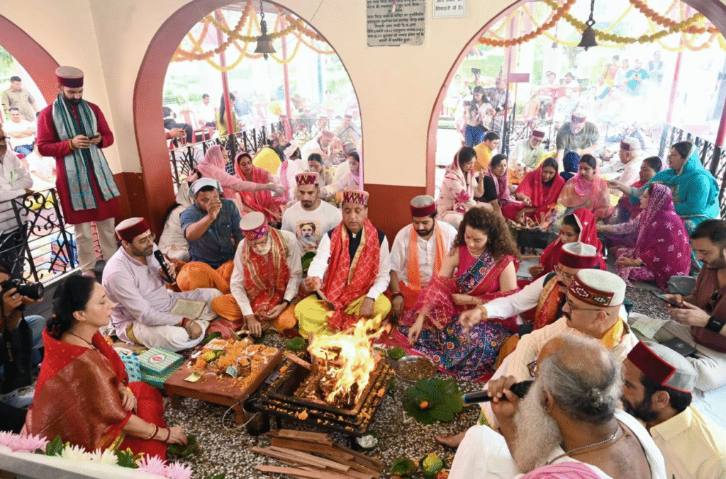 अंतर्राष्ट्रीय यज्ञ दिवस पर माता सिद्ध काली मंदिर मंडी में महायज्ञ संपन्न
