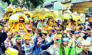 Kullu Dussehra 2025 भगवान नरसिंह ने ढालपुर में बांधा सुरक्षा सूत्र