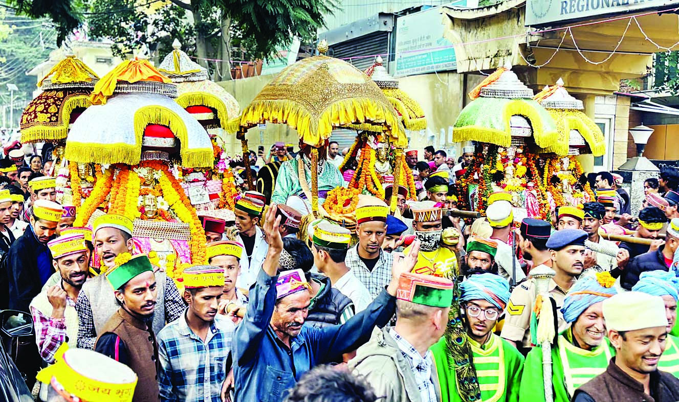 Kullu Dussehra 2025 भगवान नरसिंह ने ढालपुर में बांधा सुरक्षा सूत्र