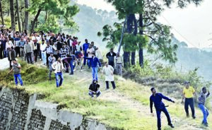 धामी में पत्थर बरसे, मां भद्रकाली को खून से तिलक